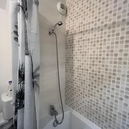 Apartment Joli T2 Terrasse Parking Prive Confort *